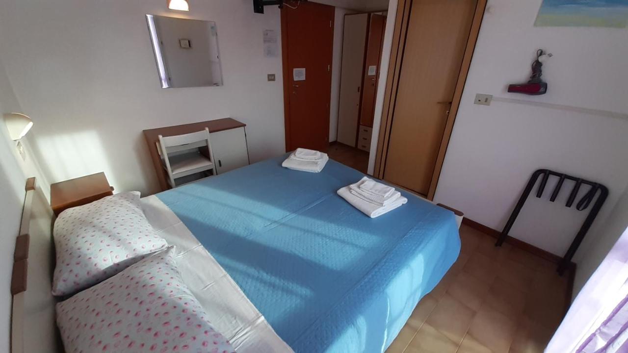 Hotel Elisabetta 2 Stelle Cattolica Buitenkant foto