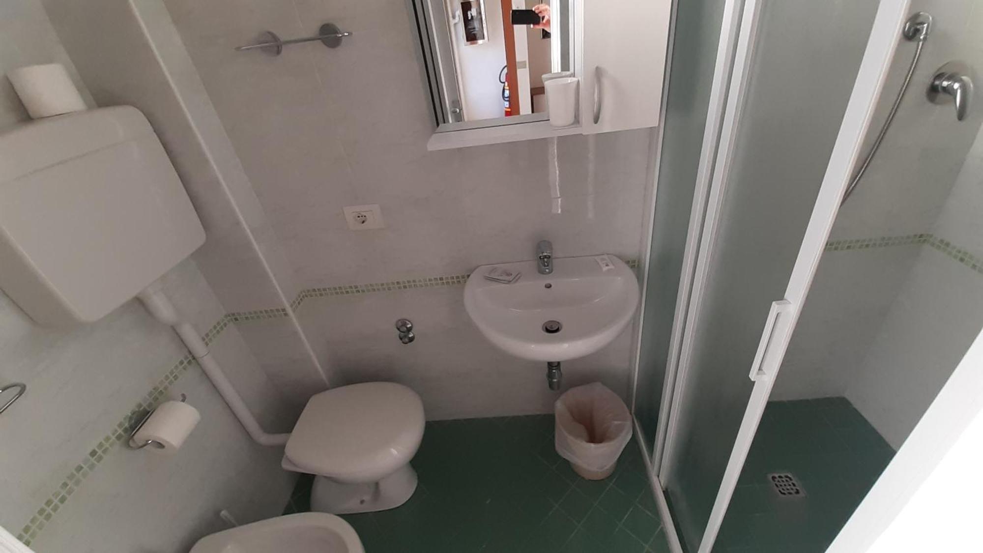 Hotel Elisabetta 2 Stelle Cattolica Buitenkant foto