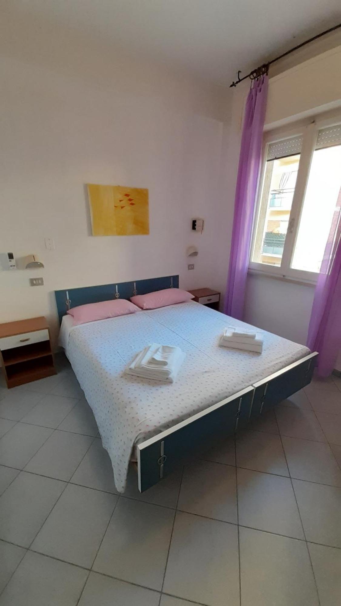 Hotel Elisabetta 2 Stelle Cattolica Buitenkant foto