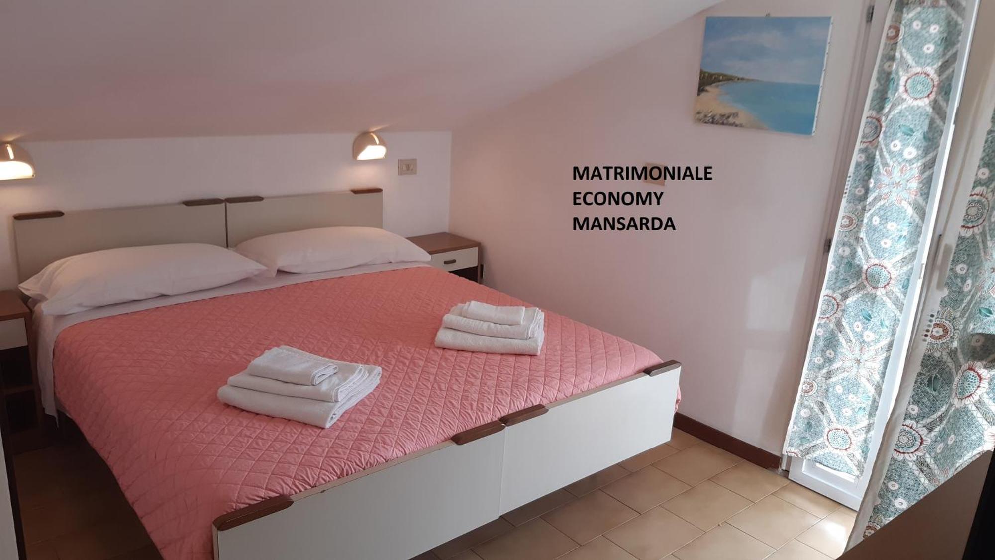 Hotel Elisabetta 2 Stelle Cattolica Buitenkant foto