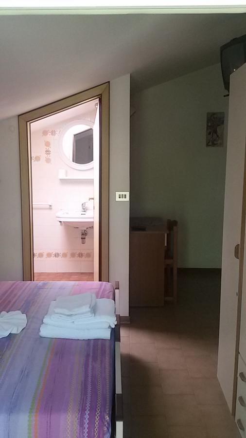 Hotel Elisabetta 2 Stelle Cattolica Buitenkant foto